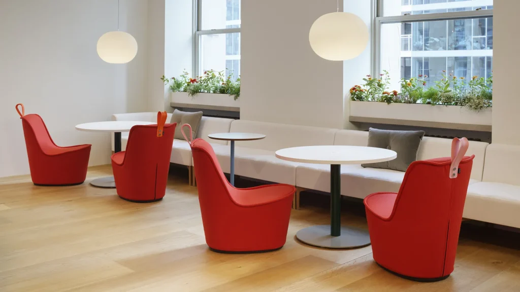 Naughtone Pippin fotel – kárpitozott, kompakt ülőbútor modern stílusban