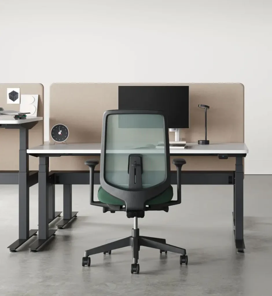 Ha a szék görgőkkel rendelkezik, akkor különösen fontos, hogy a padlóvédelemre is ügyeljünk.