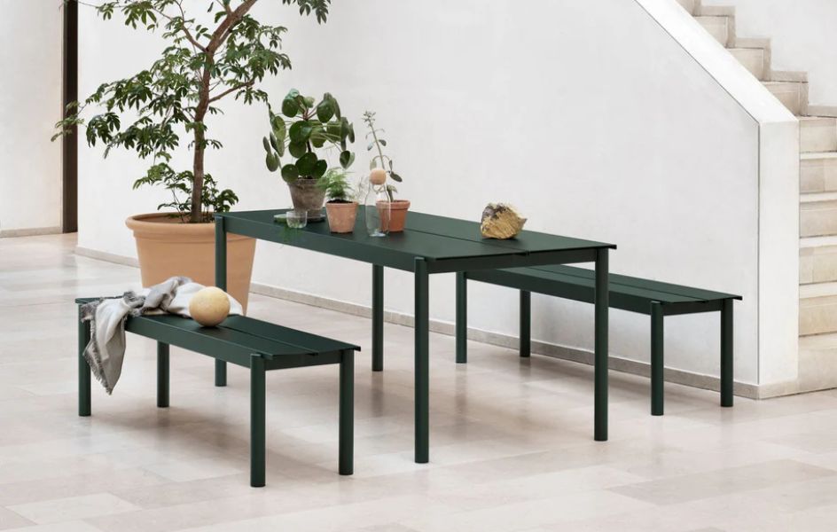 A kültéri asztal akkor jó, ha mind az anyaghasználat, mind pedig design szempontjából igazodik az alkalmazás körülményeihez.